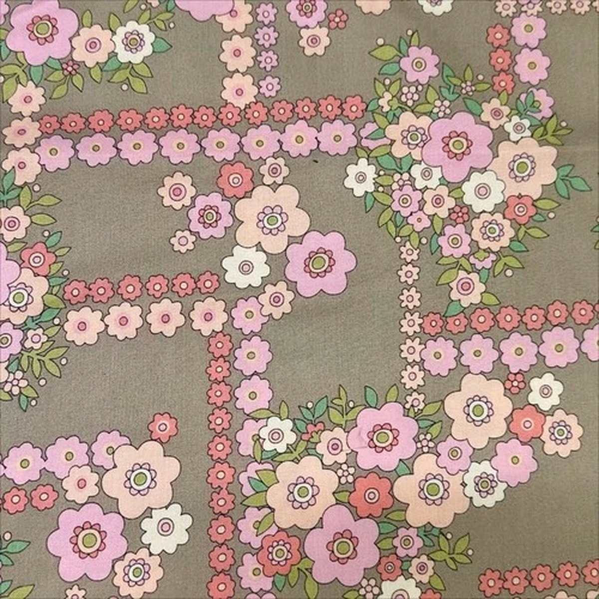 1 FQ Fat Quarter Ghastlie Bouquet Taupe Alexander Henry Cotton Fabric 18